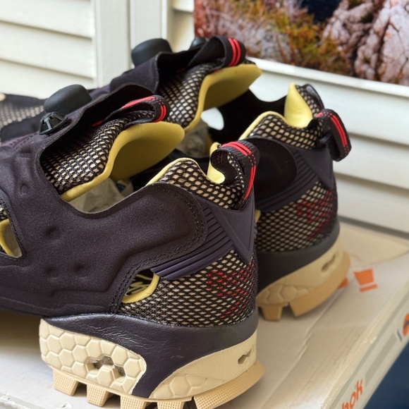 Reebok InstaPump Fury Trail 'Black Weathered Yellow' - Picture 2 of 12